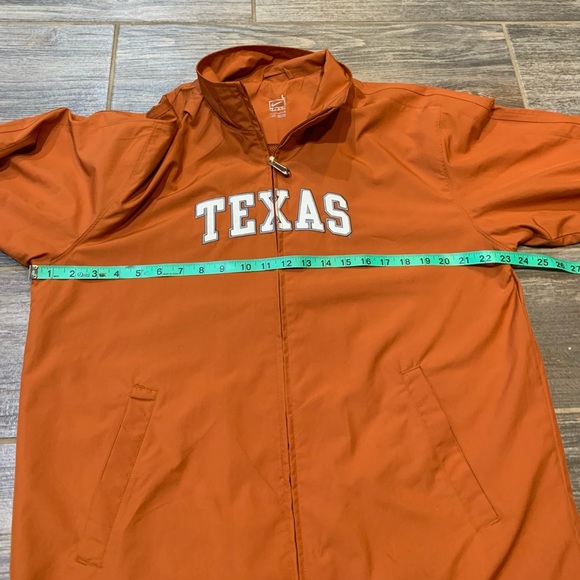 NIKE University of Texas Windbreaker.. In excellent condition! Size Large - Picture 9 of 12
